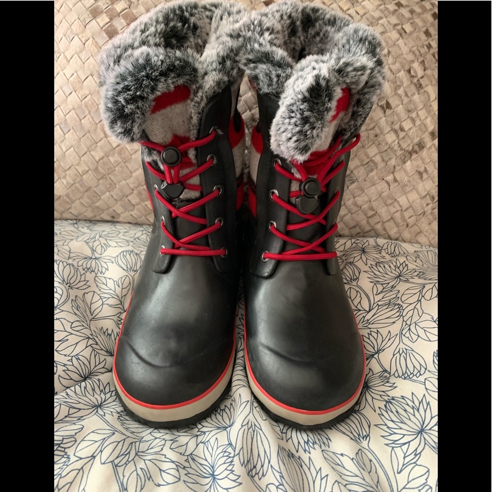 Bogs Kids Boots Black and Red